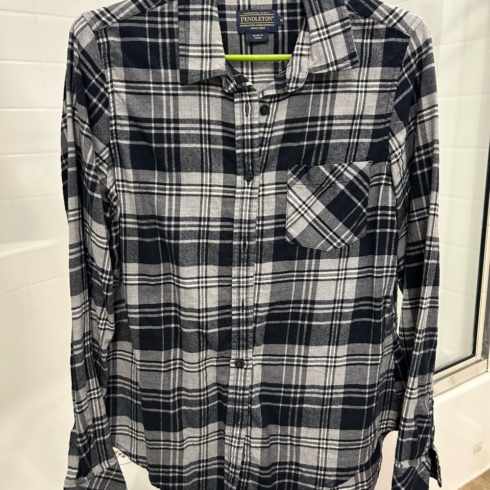 Women’s Pendleton Black and White Plaid Soft flannel button down shirt